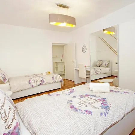 Symphony Veranda: Modern, New Appartement