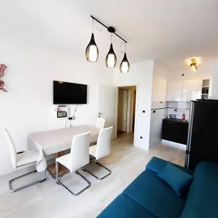 Symphony Veranda: Modern, New