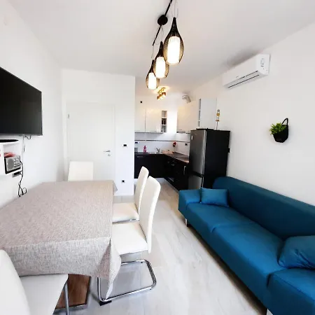 Apartment Symphony Veranda: Modern, New