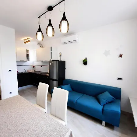 Symphony Veranda: Modern, New