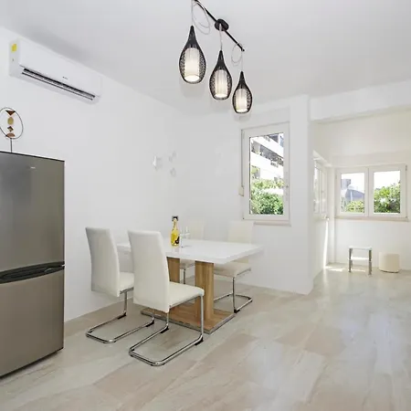 Symphony Veranda: Modern, New Apartman *