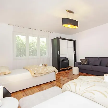 Apartment Symphony Veranda: Modern, New