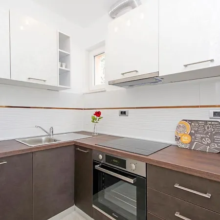 Symphony Veranda: Modern, New *