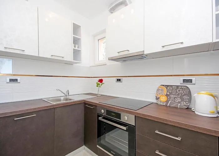 Symphony Veranda: Modern, New *